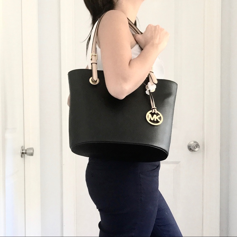 ⭐️ LAST 1 ⭐️ MK Jet Set medium black leather tote - Picture 8 of 8